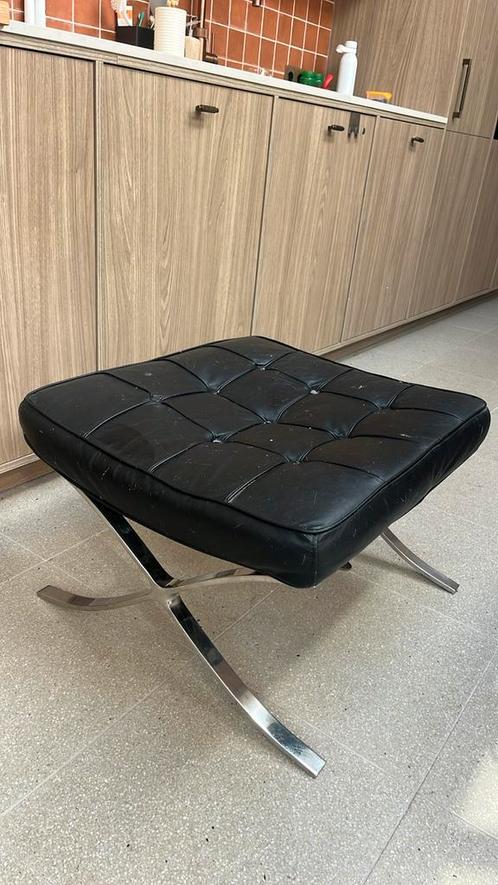 GRATIS Barcelona hocker, Huis en Inrichting, Banken | Voetenbanken en Poefen, Gebruikt, Rechthoekig, Ophalen