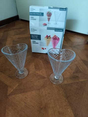 Set glazen Ijsbekkers wafelvorm 2 stuks beschikbaar voor biedingen