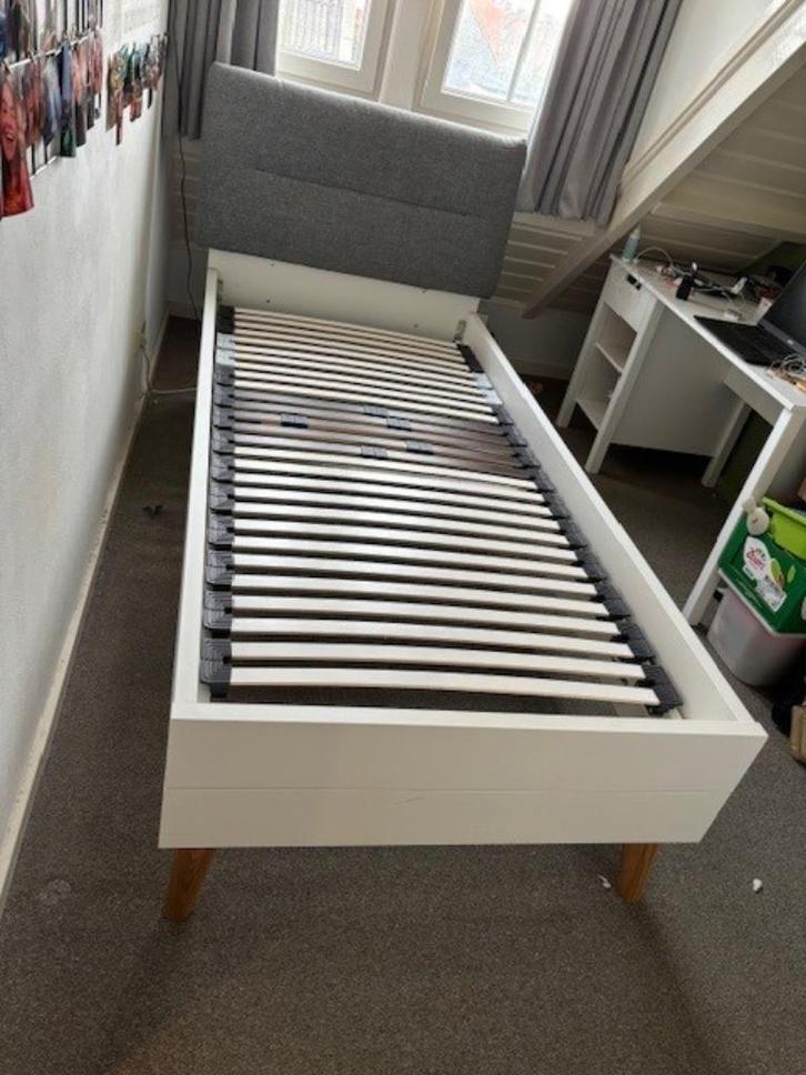 Ledikant 90x200 cm, Huis en Inrichting, Slaapkamer | Bedden, Gebruikt, Eenpersoons, 90 cm, 200 cm, Hout, Wit, Ophalen of Verzenden