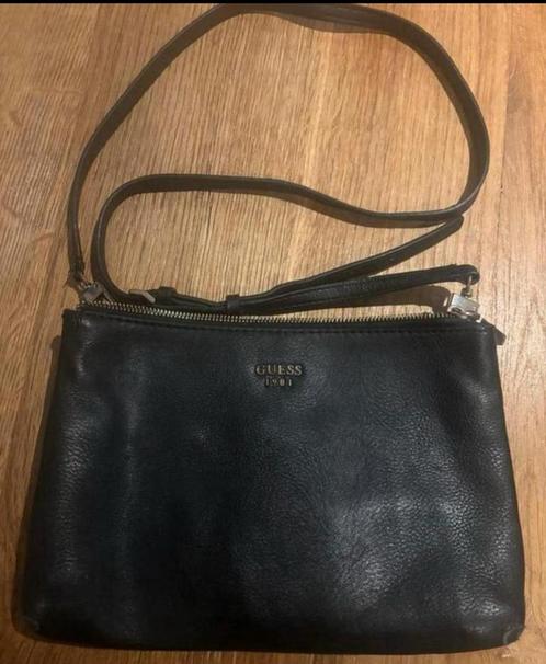 Guess Schoudertas, Sieraden, Tassen en Uiterlijk, Tassen | Damestassen, Gebruikt, Schoudertasje, Zwart, Ophalen of Verzenden