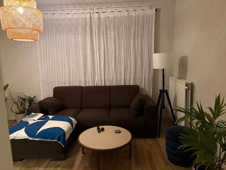 Large Comfortable L Shaped Sofa, Huis en Inrichting, Banken | Sofa's en Chaises Longues, Gebruikt, Driepersoons, 200 tot 250 cm