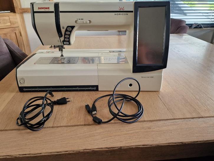 Janome memory craft 12000 borduurmachine met vele extra's, Hobby en Vrije tijd, Naaimachines en Toebehoren, Zo goed als nieuw