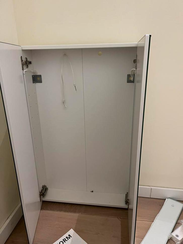 Nieuwe Storjorm Spiegelkast met Verlichting, Huis en Inrichting, Badkamer | Badkamermeubels, Nieuw, Spiegelkast, 100 tot 150 cm