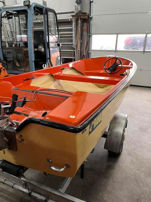 Toer visboot, Watersport en Boten, Vis- en Consoleboten, Tot 10 pk, 3 tot 6 meter, Benzine, Buitenboordmotor, Polyester, Ophalen