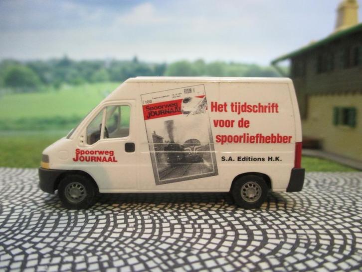 Fiat Ducato met verhoogd dak - Busch Spoorweg Journaal, Hobby en Vrije tijd, Modelauto's | 1:87, Gebruikt, Rietze, Ophalen of Verzenden