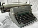 Vintage Typemachine olympia gst1 super de luxe, Antiek en Kunst, Antiek | Gereedschap en Instrumenten, Ophalen