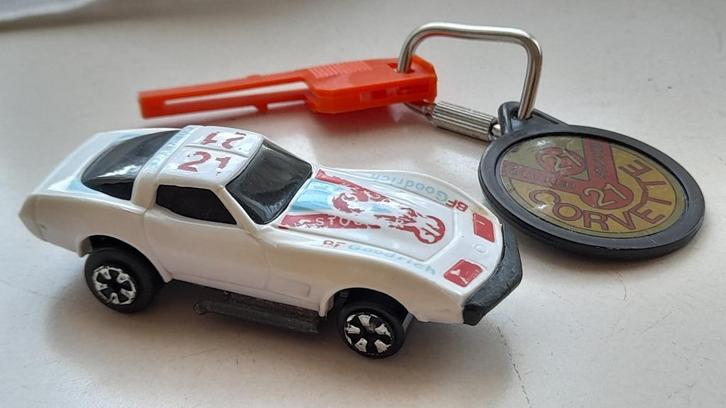 Chevrolet Corvette Kidco uit 1980 als nieuw met springveer, Hobby en Vrije tijd, Modelauto's | Overige schalen, Zo goed als nieuw