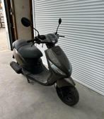 Piaggio zip 2005, Fietsen en Brommers, Scooters | Piaggio, Zip, Ophalen of Verzenden, Zo goed als nieuw, Benzine