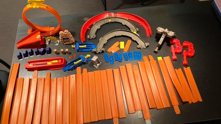 Hot Wheels racebaan onderdelen met auto’s, Kinderen en Baby's, Speelgoed | Speelgoedvoertuigen, Zo goed als nieuw, Ophalen of Verzenden