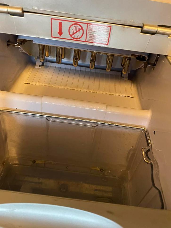 IJsblokjesmachine - Direct ijs maken!, Witgoed en Apparatuur, IJsmachines, Gebruikt, Zelfvriezend, Ophalen