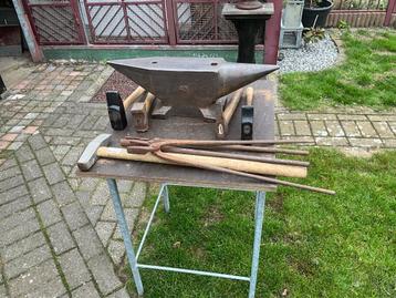Aambeeld  beschikbaar voor biedingen