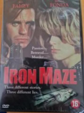 Iron maze (Bridget Fonda) [1474] beschikbaar voor biedingen