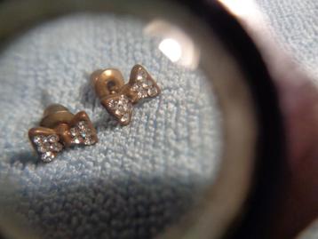 strikjes met strass nr or 0211 beschikbaar voor biedingen