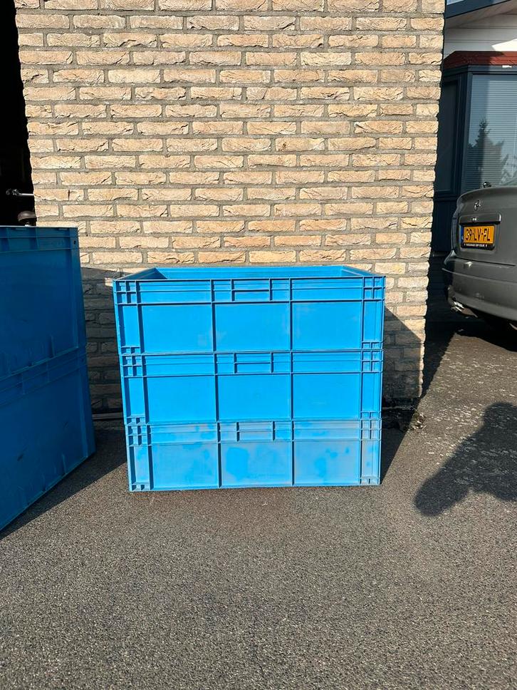 Grote kunstof stapelbakken blauw 15 stuks dichte wanden, Doe-het-zelf en Verbouw, Kratten en Dozen, Gebruikt, Krat, 75 tot 100 cm