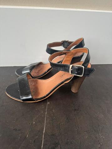 Mooie zwarte sandalen met hak in maat 38. beschikbaar voor biedingen