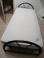 Stevig metalen bed 1 persoons., Huis en Inrichting, Slaapkamer | Bedden, Ophalen, 90 cm, Eenpersoons, Zo goed als nieuw