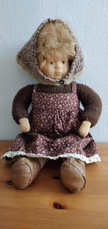 Oude poppen beschikbaar voor biedingen