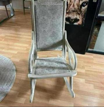 Antieke schommelstoel met originele bekleding GRATIS beschikbaar voor biedingen
