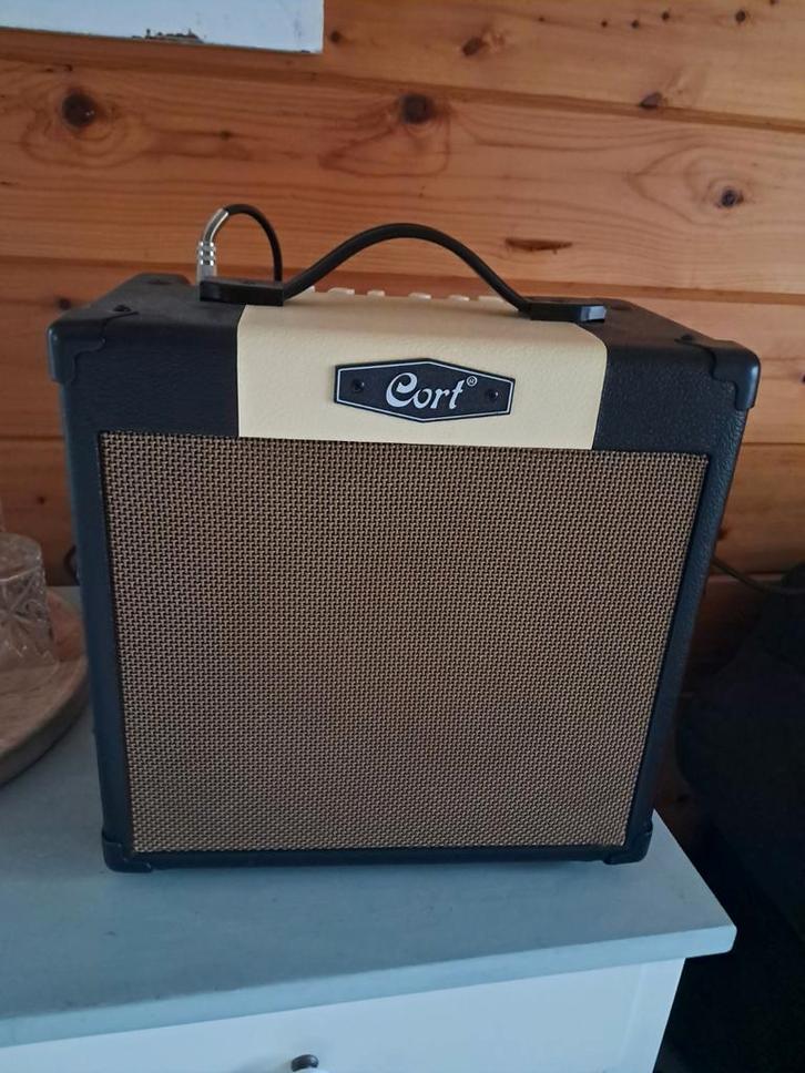 Cort CM15R Gitaarversterker - Zo goed als nieuw!, Muziek en Instrumenten, Versterkers | Bas en Gitaar, Zo goed als nieuw, Gitaar