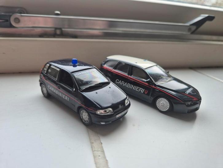 Fiat Punto & Alfa romeo 159 Carabinieri Modelauto's, Hobby en Vrije tijd, Modelauto's | 1:43, Gebruikt, Auto, Overige merken, Ophalen of Verzenden