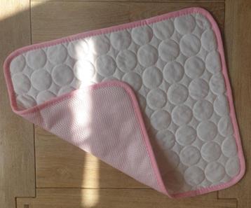 Koelmat voor de kat of kleine hond 50x40 cm beschikbaar voor biedingen