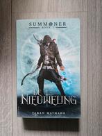 Taran Matharu - De nieuweling, Boeken, Ophalen, Zo goed als nieuw, Taran Matharu