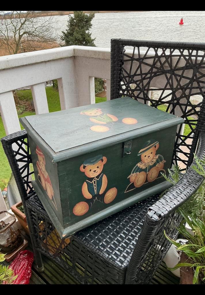 Donker groene houten kist met beren er op voor bv. speelgoed, Kinderen en Baby's, Kinderkamer | Overige Meubels, Overige typen