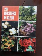 201 heesters in kleur Jaap Hage tuinboek, Ophalen of Verzenden, Zo goed als nieuw