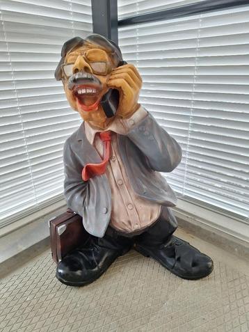 Kunststof beeld - Bellende man beschikbaar voor biedingen