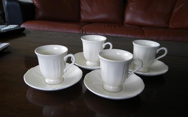 Wedgwood QUEENS PLAIN  4 koffie kop en schotels voor € 20,00, Huis en Inrichting, Keuken | Servies, Zo goed als nieuw, Wedgwood