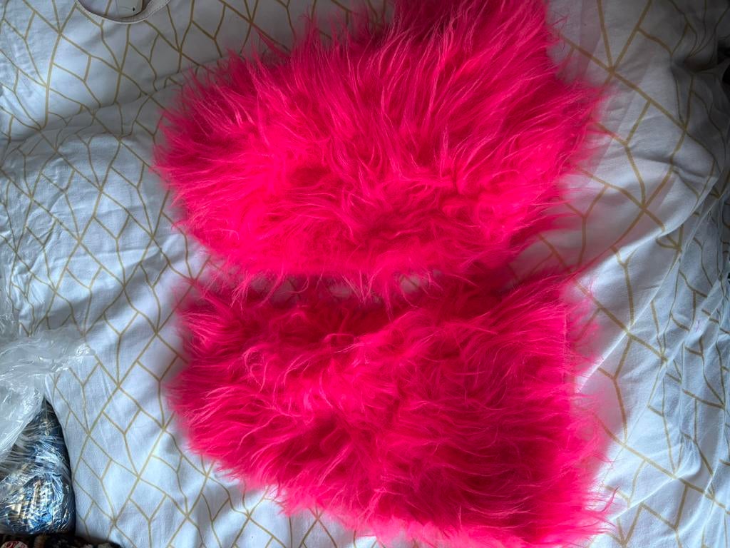 Roze beenbeschermers handschoenen en slobsokken, Ophalen of Verzenden, Zo goed als nieuw, Carnaval, Accessoires