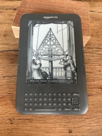 Amazon Kindle Keyboard E-reader + 207 Boeken beschikbaar voor biedingen