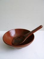 Vintage Eartenware Sasak Pottery Indonesië Schaal met schep, Huis en Inrichting, Schaal, Verzenden, Rond, Zo goed als nieuw