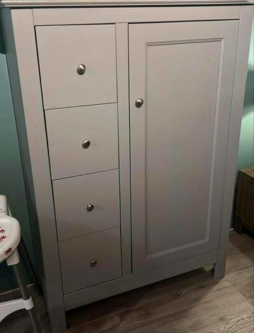 Kast zo goed als nieuw! beschikbaar voor biedingen