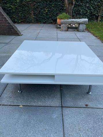 Hoogland IKEA tafel beschikbaar voor biedingen