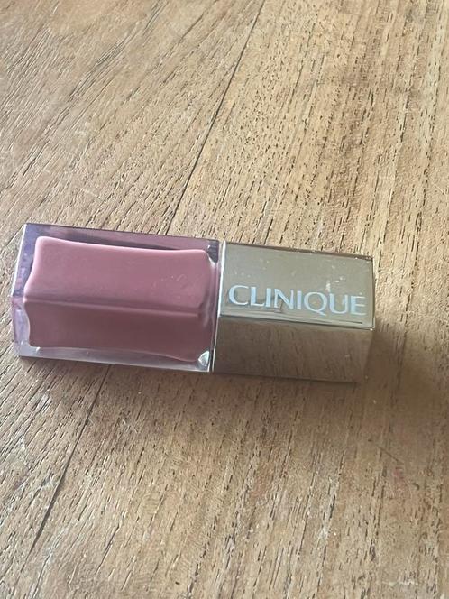 Clinique Pop Lacquer Lip Colour + Primer Lipgloss Cocoa pop, Sieraden, Tassen en Uiterlijk, Uiterlijk | Cosmetica en Make-up, Nieuw