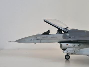 F-16 Fighting Falcon schaalmodel 1/72, klaar voor display beschikbaar voor biedingen
