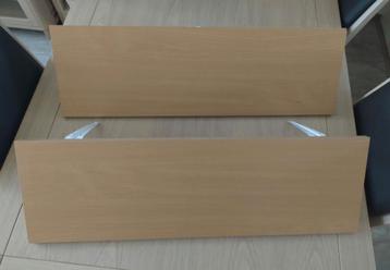 2 boekenplanken beschikbaar voor biedingen