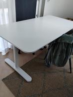 In hoogte verstelbaar bureau 160 x 80 met kabelnet (Ikea), Huis en Inrichting, Ophalen, In hoogte verstelbaar, Nieuw, Bureau