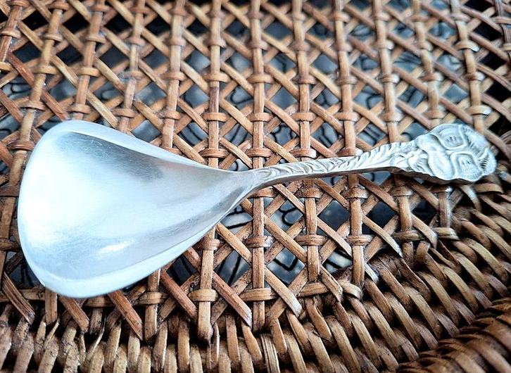 Brocante Verzilverd Suikerschepje D.E. Viooltje, Antiek en Kunst, Antiek | Bestek, Ophalen of Verzenden