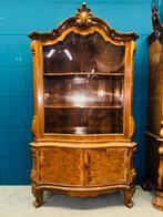 Klassieke vitrinekast servieskast, Ophalen