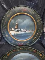Twee decoratieve Hindeloopen borden met winterlandschap, Antiek en Kunst, Antiek | Wandborden en Tegels, Ophalen of Verzenden