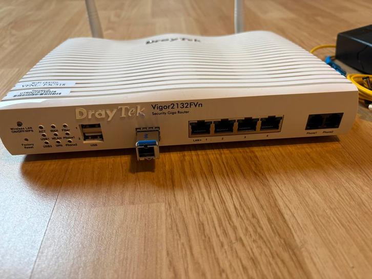 Draytek Vigor 2132VN in nette staat, Computers en Software, Netwerk switches, Zo goed als nieuw, Ophalen of Verzenden