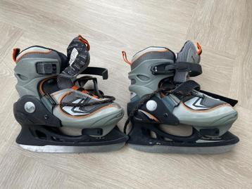 B-Square IJshockeyschaatsen maat 31/32/33 beschikbaar voor biedingen
