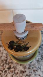 Franse grill kruiden molen met olijfdecoratie, Ophalen of Verzenden, Overige stijlen, Bord(en)