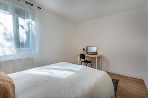 Kamer gezocht in Almere, inschrijving niet nodig., Huizen en Kamers, Op zoek naar een kamer