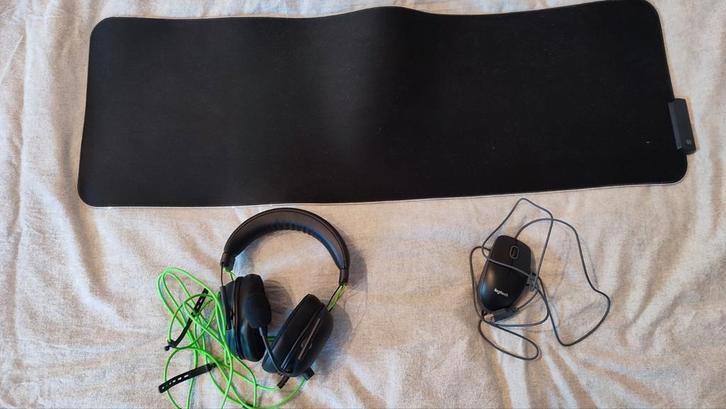 Headset razer, logitech muis, en rgb muismat, Computers en Software, Overige Computers en Software, Gebruikt, Ophalen
