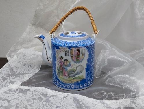 Japans porseleinen theepotje, Antiek en Kunst, Antiek | Servies los, Ophalen of Verzenden