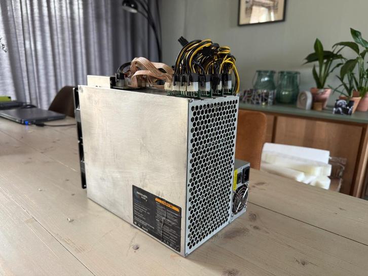 Innosilicon A10 Pro Miner + 2500W voeding, Computers en Software, Servers, Zo goed als nieuw, Onbekend, Ophalen of Verzenden