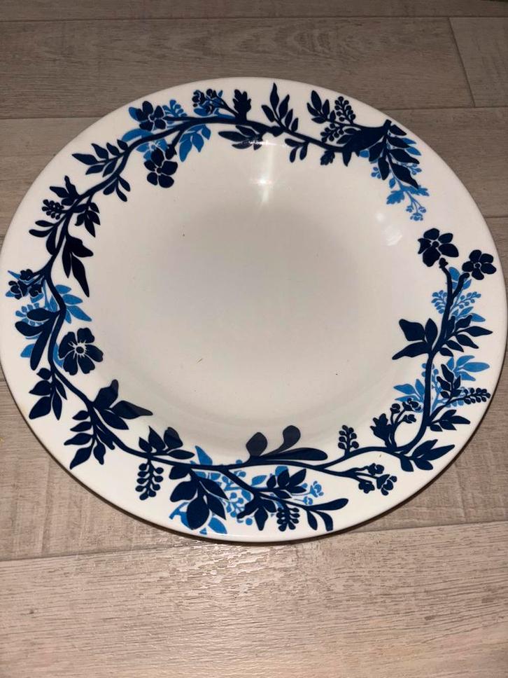 Mooie vintage bord met blauwe bloemen, Huis en Inrichting, Keuken | Servies, Zo goed als nieuw, Bord(en), Overige stijlen, Aardewerk